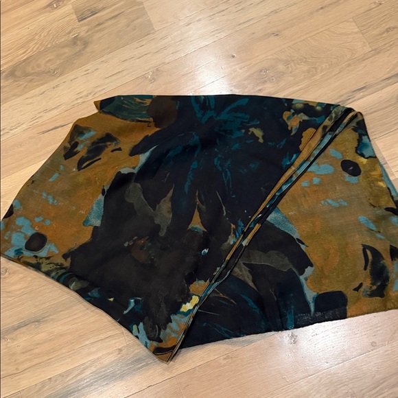 Abstract Patterned Scarf - Picture 1 of 3